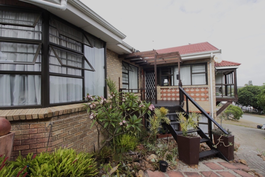 6 Bedroom Property for Sale in Paradise Beach Eastern Cape